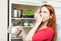 Hogyan lehet megszüntetni a szagot a hűtőben