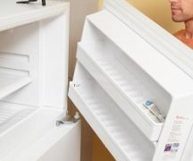  A hűtőszekrény ajtajának javítása