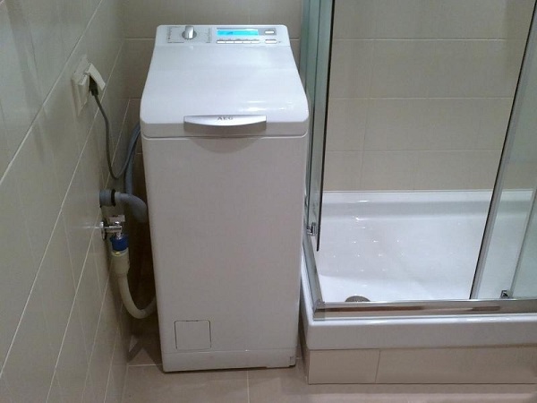  Máquina de lavar roupa estreita