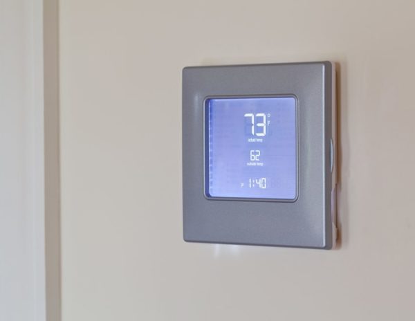  Elektronikus termosztát a falon