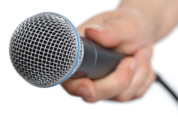Marco de referencia Nueva Zelanda Impuro Cómo conectar un micrófono para karaoke a la TV