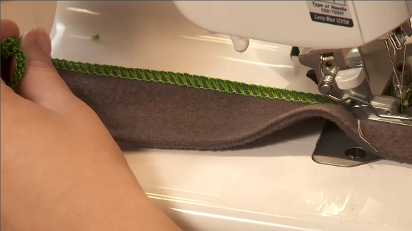  How to sew on overlock