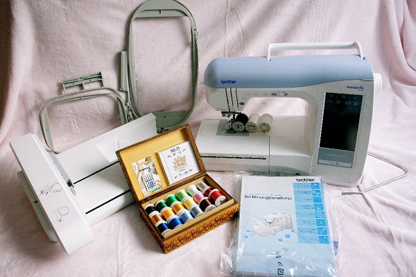  Complete set of sewing and embroidery equipment
