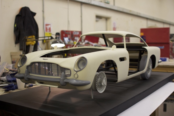  Aston Martin DB4 modelo 3D