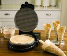 Cialde in una macchina elettrica per waffle