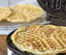  Waffles em um ferro de waffle elétrico