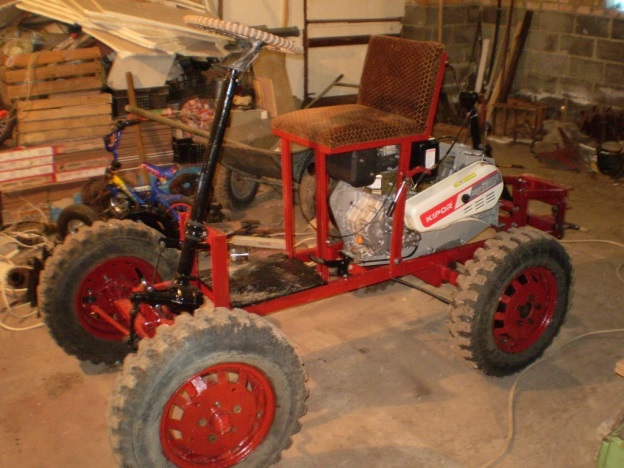  Mini traktor