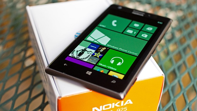  Nokia Lumia 925 smartphone